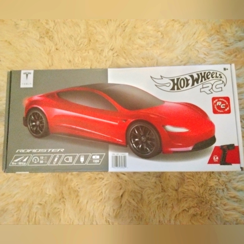 NEW IN BOX Hot Wheels Roadster Remote Control Car 8+